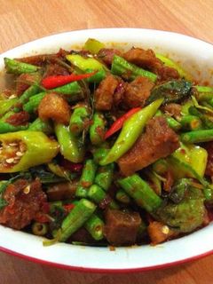 รูปของ ผัดพริกขิงหมูกรอบ