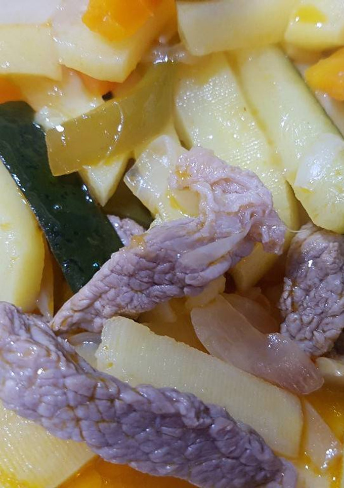 Una foto de Ternera con verduritas en tiras!!😋🍽