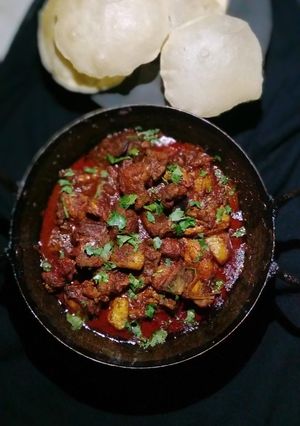 কেরালা স্টাইল চিকেনকারী (kerala style chicken curry in bengali) রেসিপির প্রধান ছবি