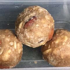 A picture of Wheat flour laddu.