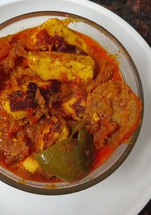 A picture of Paneer tikka masala.