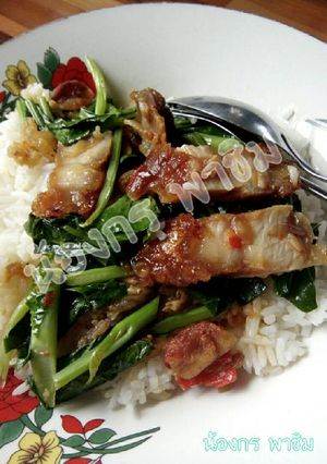 รูปของ ผัดคะน้าหมูกรอบ😁🍴