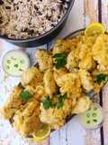 Pataniscas de Bacalhau Arroz de Feijão Preto e Salsa e Molho de Iogurte Vegetal com Cebolinho e Alho