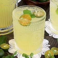 Calamansi juice A picture of Calamansi juice.