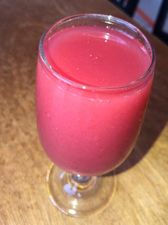 Una foto de Batido de fresa en agua