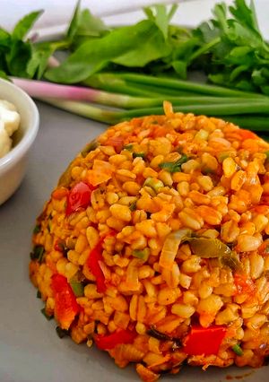 صورة لوصفة برغل بالبندورة والخضار والحبق🍅🌶🫑🌱🌱