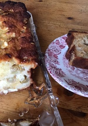 Une photo de Cake aux raisins du jardin et amandes effilées