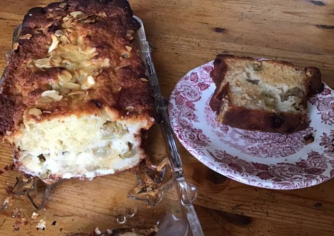 Recipe of Cake aux raisins du jardin et amandes effilées