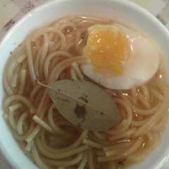 A picture of Ramen básico.