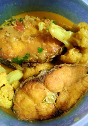 ফুলকপি দিয়ে মাছের ঝোল (foolkopi diye macher jhol recipe in Bengali) রেসিপির প্রধান ছবি