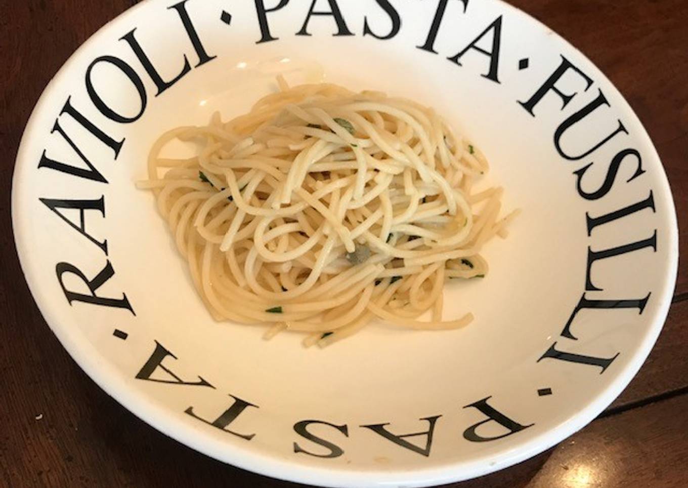 Spaghetti con alcaparras