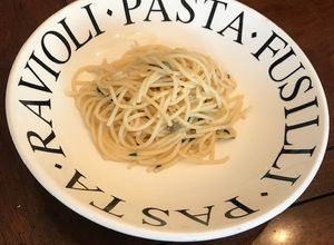 Una foto de Spaghetti con alcaparras
