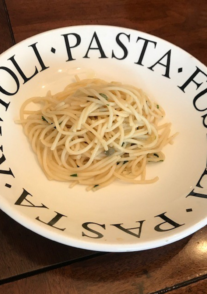 Una foto de Spaghetti con alcaparras