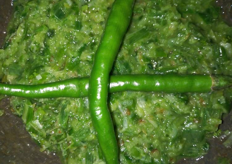 Spring Onions And Amla ki Chutney