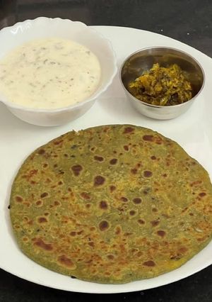 A picture of Healthy & Protein Pack Palak Paneer Paratha 🫓.