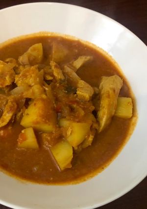 A picture of Chicken Curry.