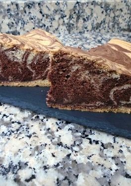 Una foto de Bizcocho marmolado de vainilla y cacao