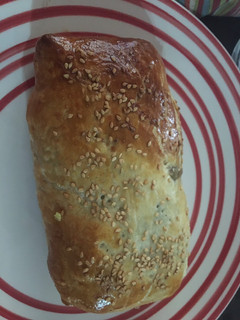 Una foto de Salmón hojaldrado con espinacas