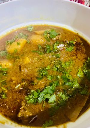 A picture of Aloo gosht.