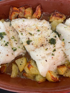 Una foto de Bacalao al horno con patatas