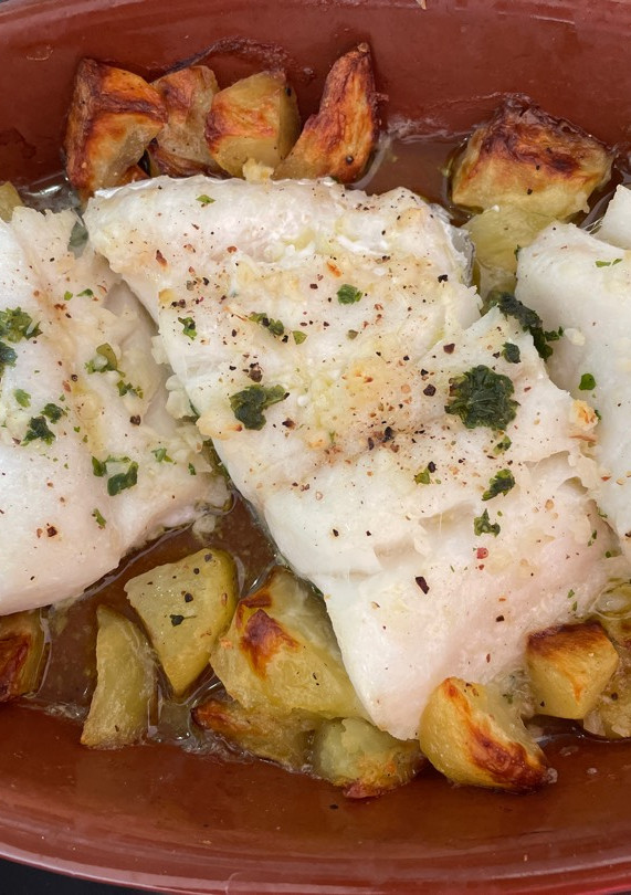 Una foto de Bacalao al horno con patatas