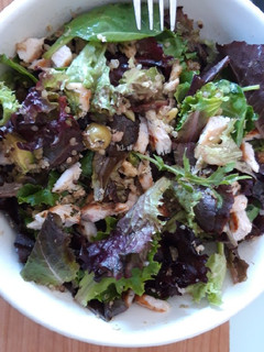 Una foto de Ensalada Mr.Aguacate con sal rosa del Himalaya