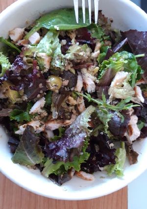 Una foto de Ensalada Mr.Aguacate con sal rosa del Himalaya