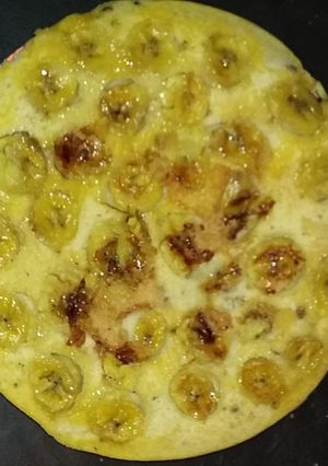 Una foto de Torta invertida de banana en sartén