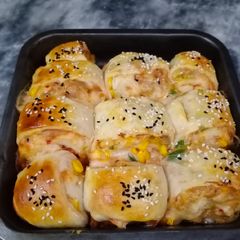 A picture of Chicken cheese bubloo bread 😋😋.