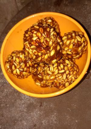गुड़ धानी के लड्डू (Gud Dhani laddu recipe in Hindi) रेसिपी मुख्य फोटो