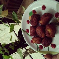 A picture of Chilli garlic potatoe bites.