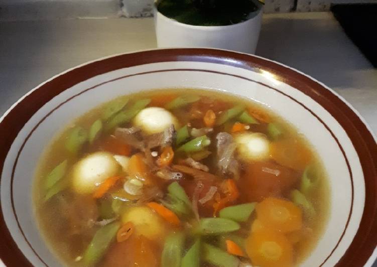 Sayur asem-asem daging sapi dan telur puyuh