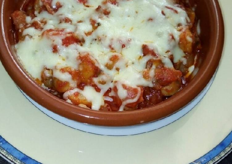 "Pisto" con langostinos, champiñones y mozzarella