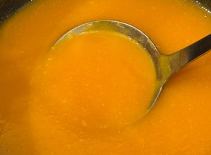 Foto de Sopa cremosa de cenoura e abóbora