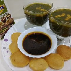 A picture of Pani Puri.