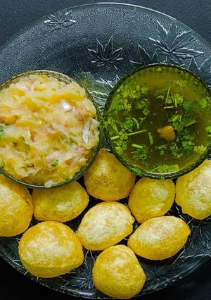 A picture of Pani puri.