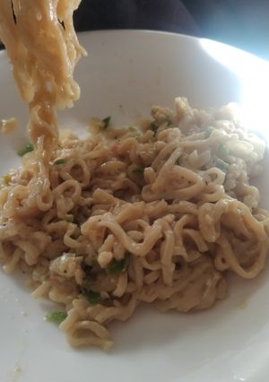 Una foto de Tallarines, fideos largos, como los llames en salsita