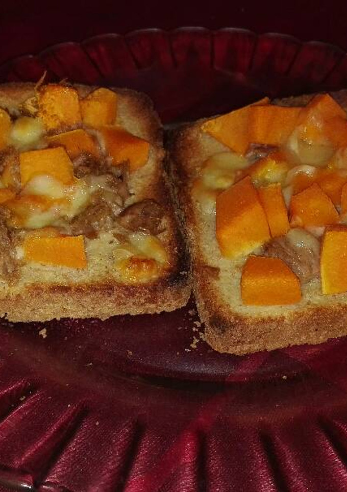 Una foto de Tostadas de calabaza y atún
