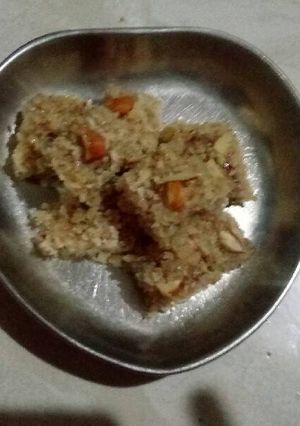 नारियल की बर्फी (Nariyal ki Barfi recipe in hindi) रेसिपी मुख्य फोटो