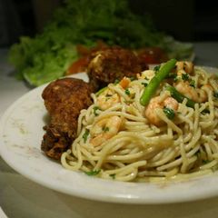A picture of Garlic Shrimp Scampi with Asparagus.