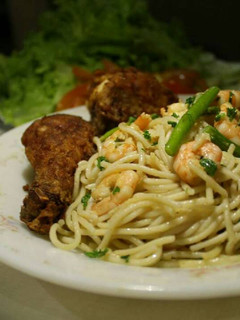 A picture of Garlic Shrimp Scampi with Asparagus.