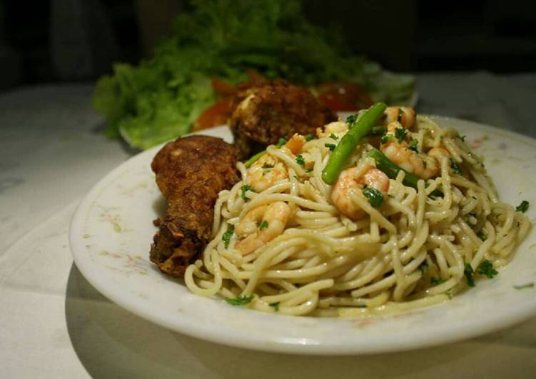 Recipe of Super Quick Homemade Garlic Shrimp Scampi with Asparagus