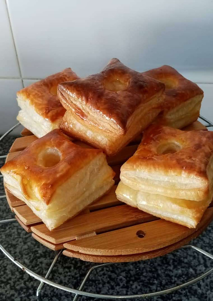 Una foto de Mielitos o conocidos como hojaldres de Astorga