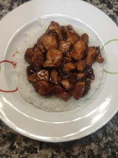 Una foto de Arroz con pollo teriyaki