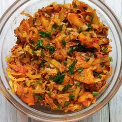 A picture of Cabbage potato and Spring onion subji.