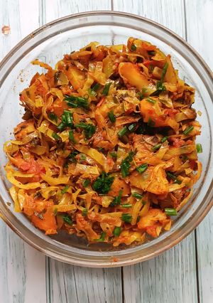 A picture of Cabbage potato and Spring onion subji.