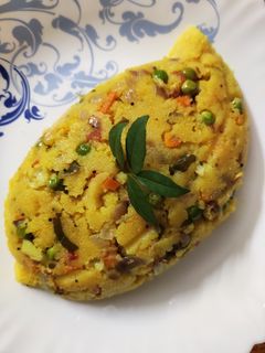 सूजी/रवा वेज उपमा (Suji/ rava veg upma recipe in Hindi) रेसिपी मुख्य फोटो