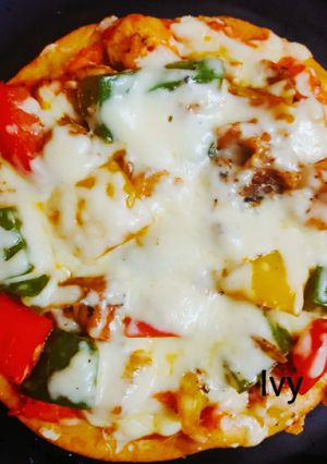 চিংড়ি তাওয়া পিজ্জা (Prawn Tawa Pizza recipe in Bengali) রেসিপির প্রধান ছবি
