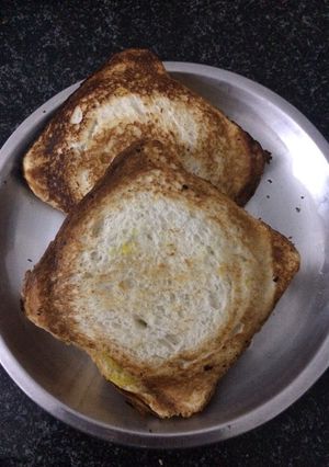 A picture of Aaloo toast.