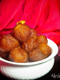 A picture of Gulab Jamun.